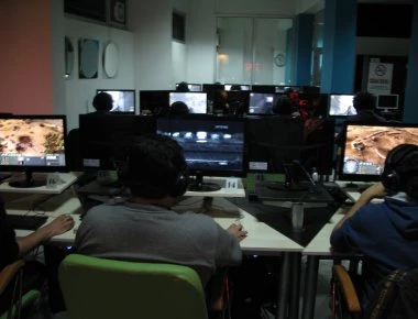 Ταραχή στο Βόλο: Αμόκ 17χρονου μέσα σε ίντερνετ καφέ - Έπαθε κρίση και άρχισε να παραμιλά...